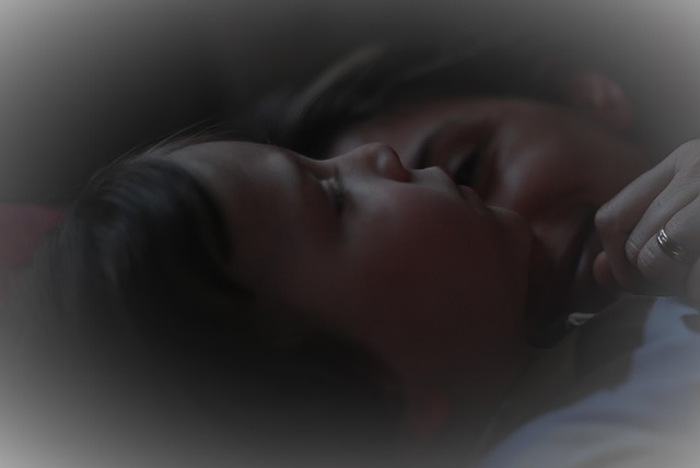Nukkumassa oleva nainen – syvä uni vaihe